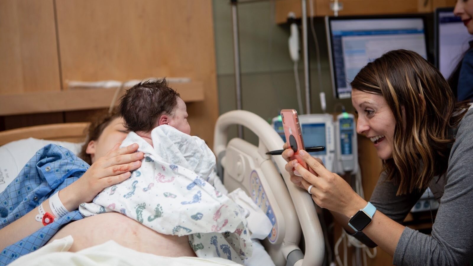Everything You Need to Know Before Becoming a Doula
